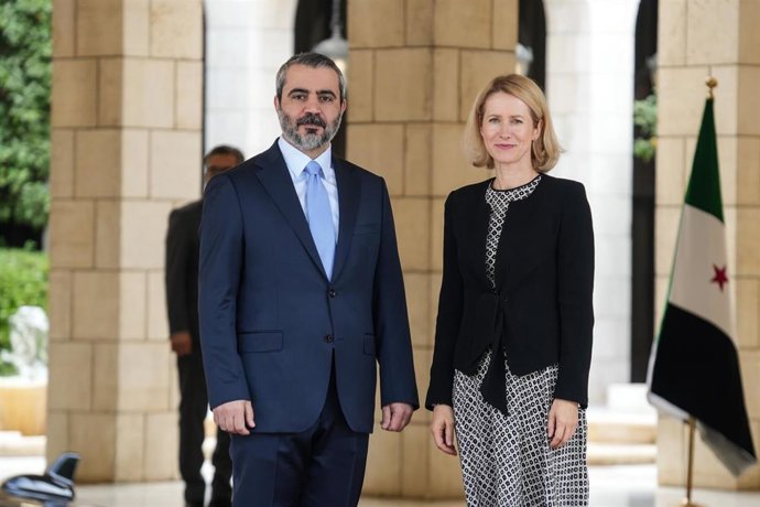 El ministro de Exteriores de Siria, Asaad al Shaiban, recibe a la Alta Representante de Política Exterior de la UE, Kaja Kallas, en el Palacio Tishreen en Damasco.