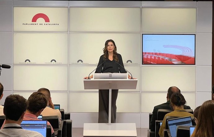 La portavoz del PP en el Parlament, Lorena Roldán, en una intervención en la Cámara catalana