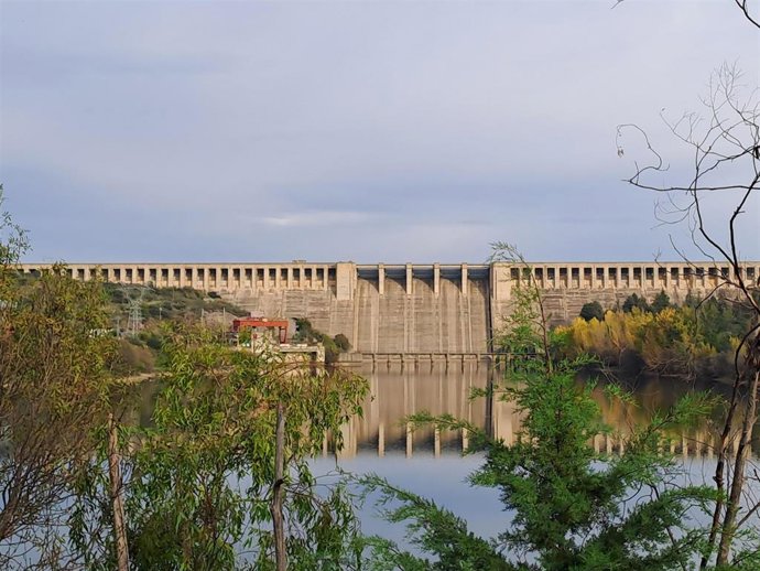 Archivo - Presa del embalse de Grabriel y Galán en una imagen de archivo