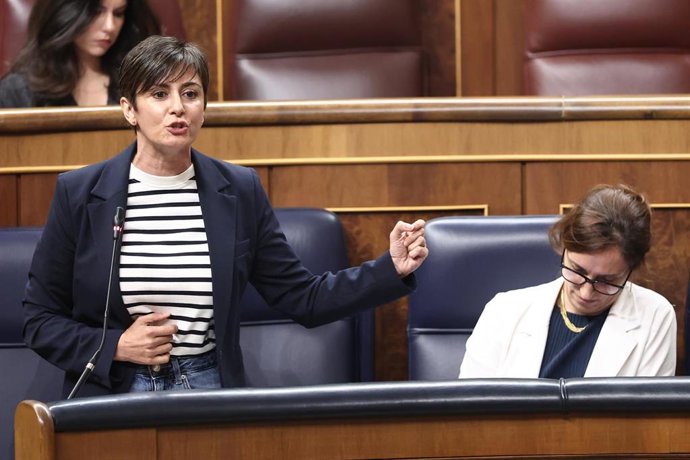Archivo - La ministra de Vivienda, Isabel Rodríguez, durante una sesión plenaria en el Congreso