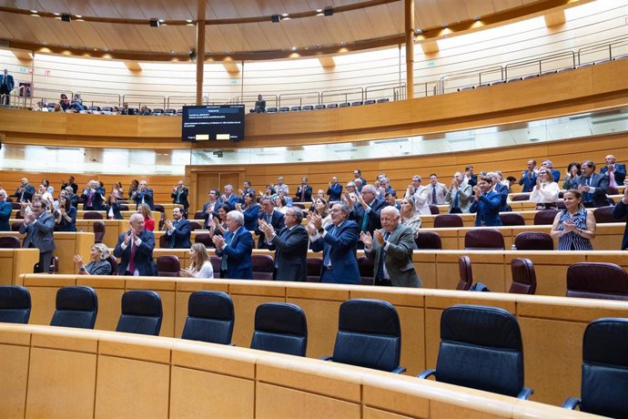 Aplausos durante una sesión plenaria en el Senado, a 29 de septiembre de 2026, en Madrid (España). La oposición debatirá una moción sobre la Ley de Memoria Democrática y una propuesta de comisión sobre Ceuta. 