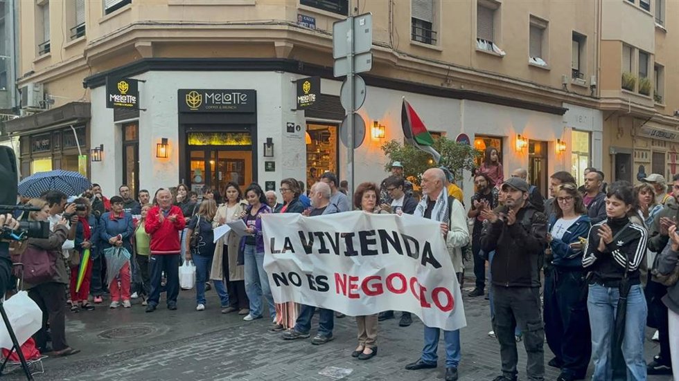 Concentración de apoyo a Maricarmen en Cuenca.
