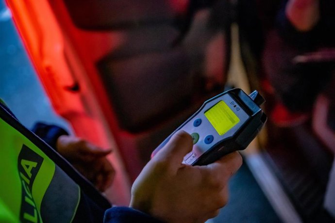 Archivo - Imagen de un alcoholímetro