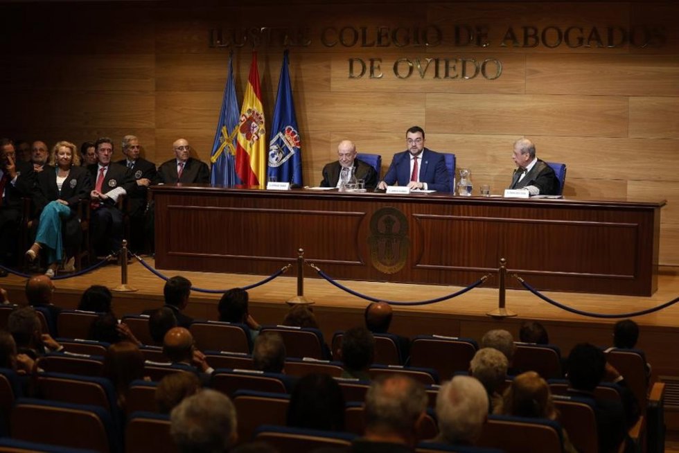 Barbón llama a salvaguardar la concordia y la convivencia con grandes acuerdos sobre vivienda, cambio climático y migraciones
