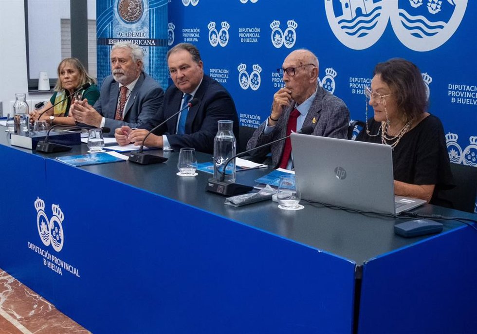Homenaje 'In memoriam' a Remedios Rey de las Peñas, antigua directora del archivo provincial y la primera mujer en ingresar en la Academia Iberoamericana de La Rábida.