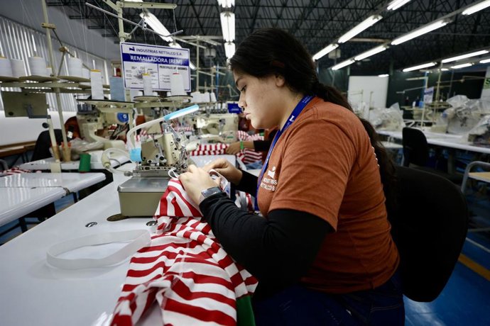 Archivo - Perú.- Empresas priorizan estabilidad laboral: 77% mantendrá o ampliará su planilla este año