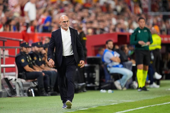 Luis de la Fuente, head coach of Spain, looks on during the UEFA Nations League 2026/27 group phase match between Spain and Croatia at Ramon Sanchez-Pizjuan stadium on September 29, 2026, in Sevilla, Spain.
