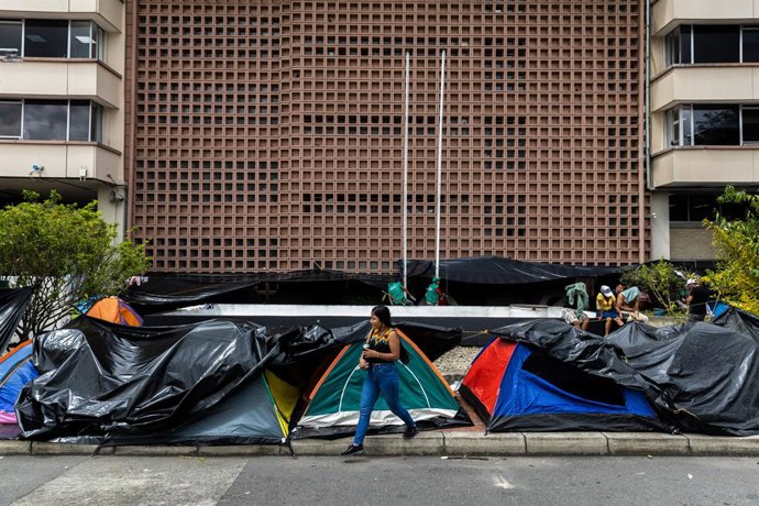 Archivo - November 26, 2024, Bogota, Colombia: Camp area in front of the National Land Agency in Bogotá. On the night of November 25th, more than 2,000 members of the Embera Indigenous community from the ChocĂ˛ department, one of the poorest Colombian are