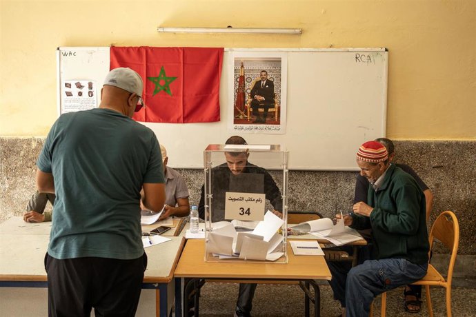 Votación durante las elecciones legislativas celebradas el 23 de septiembre en Marruecos (archivo)