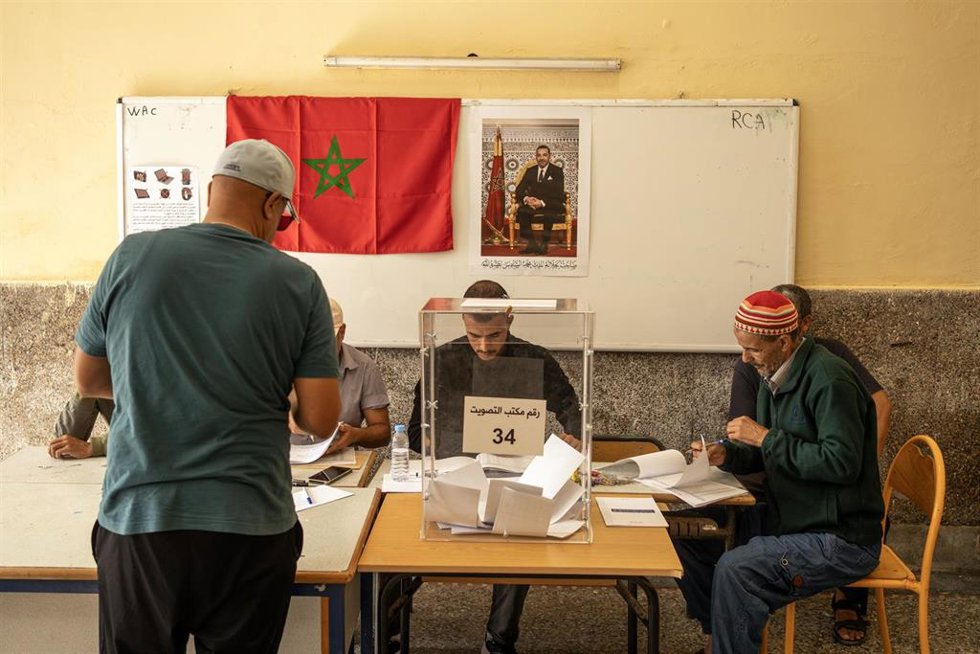 Votación durante las elecciones legislativas celebradas el 23 de septiembre en Marruecos (archivo)