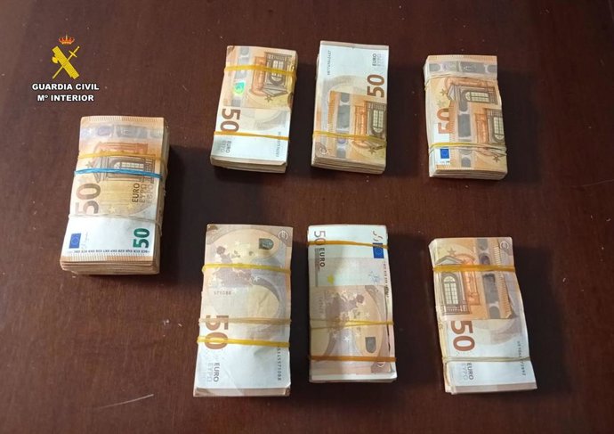 Dinero ilícito hallado por la Guardia Civil en la A-31.