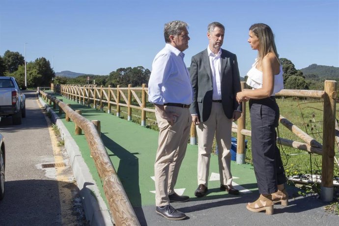 El Consejero De Cultura, Turismo Y Deporte, Luis Martínez Abad, Visita La Calle Los Nogales Y Posteriormente Las Helgueras Para Supervisar Las Obras De Urbanización Y Mejora
