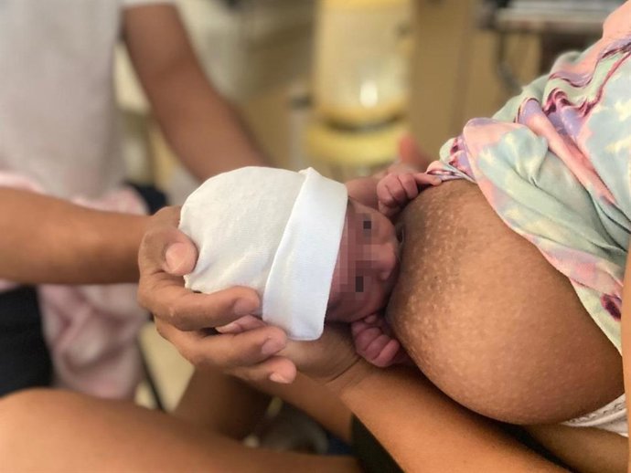 Imagen de recurso de un bebé lactante