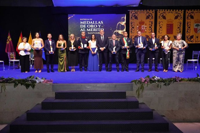 Acto institucional de entrega de Medallas de Oro y al Mérito de Santomera, celebrado con motivo del 48 aniversario de la segregación municipal