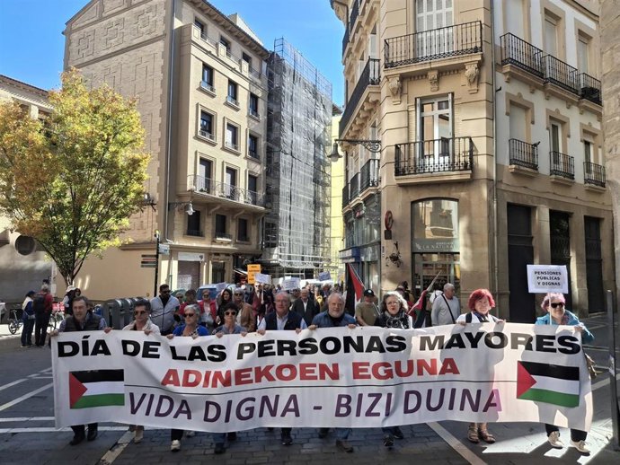 Imagen de archivo de la manifestación de 'Mayores frente a la Crisis' celebrada el año pasado por el Día Internacional de las Personas Mayores.