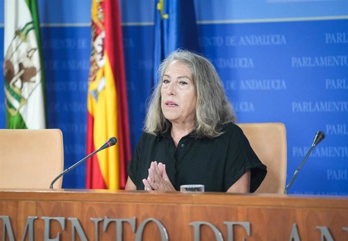 la portavoz adjunta de Adelante Andalucía, Mari García, durante la rueda de prensa previa al Pleno del Parlamento andaluz. A 30 de septiembre de 2026 en Sevilla (Andalucía, España).