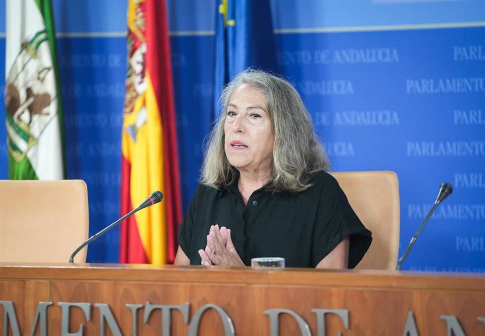 la portavoz adjunta de Adelante Andalucía, Mari García, durante la rueda de prensa previa al Pleno del Parlamento andaluz. A 30 de septiembre de 2026 en Sevilla (Andalucía, España).