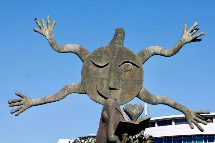 Escultura 'Homenaje al Libro' de Ripollés