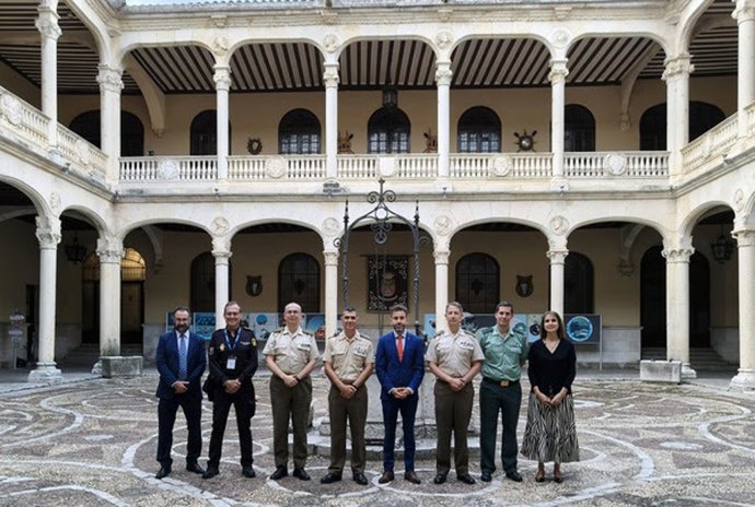 La UEMC aborda la desinformación y los conflictos híbridos en el escenario geopolítico actual .