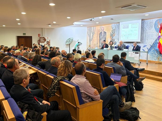 Acto inaugural de la jornada técnica Innovamin'26 en el Rectorado de la Universidad de León.