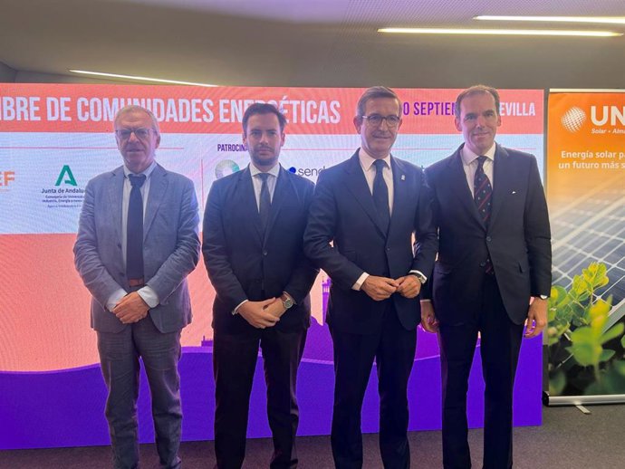 El consejero de Universidad, Industria, Energía e Innovación, Jorge Paradela, inaugura la III Cumbre de Comunidades Energéticas organizada por la Unión Española Fotovoltaica (UNEF).