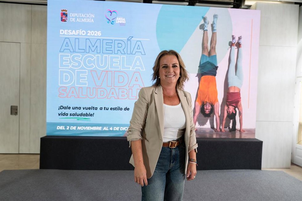 La diputada de Deportes, Vida Saludable y Juventud de Almería, María Luisa Cruz, durante la presentación del Desafío 'Almería Escuela de Vida Saludable'.