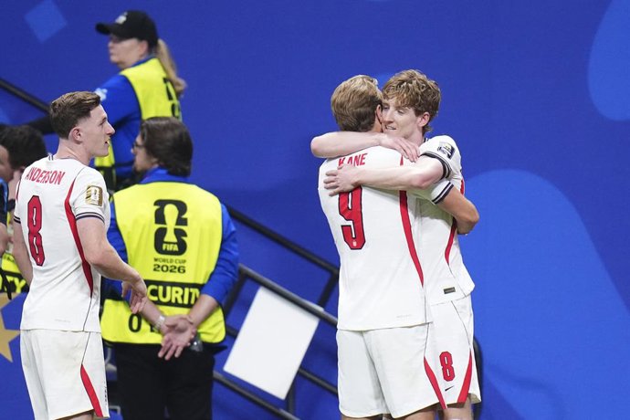 Archivo - Anthony Gordon of England celebrates after scoring his team's first goal with teammate Harry Kane of England during the FIFA World Cup 2026 Semi Final match between England and Argentina at Atlanta Stadium on July 15, 2026 in Atlanta, Georgia.