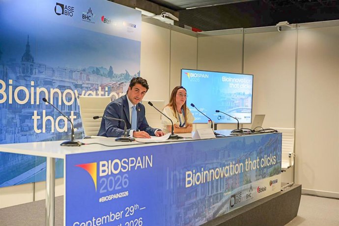 El concejal de Promoción Económica, César Gómez-Barthe en la feria BioSpain 2026