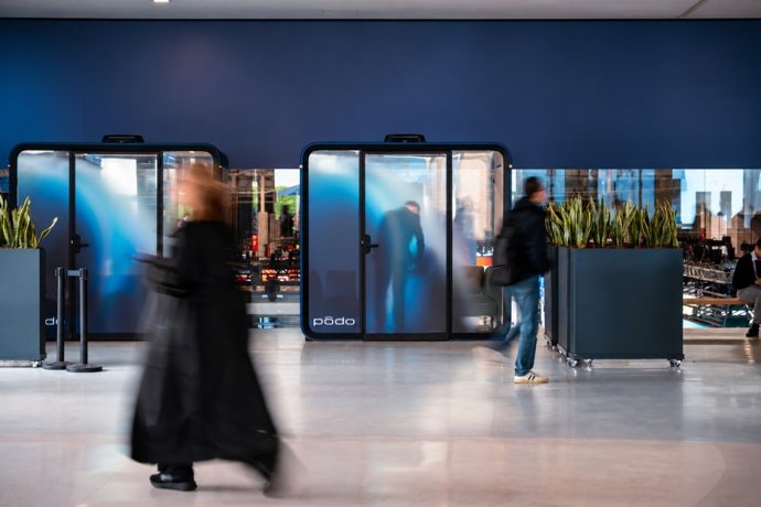 Archivo - El Aeropuerto Madrid-Barajas estrena cabinas privadas e insonorizadas de teletrabajo en la T4