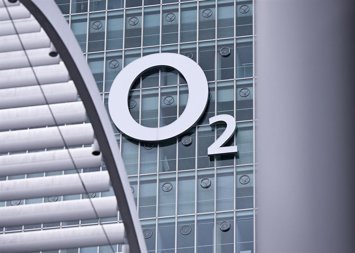 Archivo - FILED - 07 May 2026, Bavaria, Munich: FILE PHOTO - The logo of the telecommunications provider O2 can be seen at the German headquarters on the Uptown skyscraper. O2 is the core brand of Telefonica Deutschland. Photo: Sven Hoppe/dpa