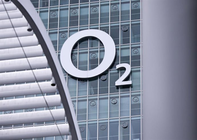 Archivo - FILED - 07 May 2026, Bavaria, Munich: FILE PHOTO - The logo of the telecommunications provider O2 can be seen at the German headquarters on the Uptown skyscraper. O2 is the core brand of Telefonica Deutschland. Photo: Sven Hoppe/dpa