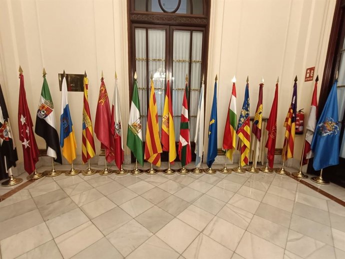 Archivo - Banderas de las Comunidades Autónomas (CCAA)