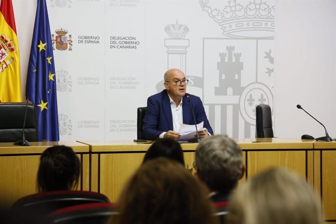 El delegado del Gobierno en Canarias, Anselmo Pestana, inaugurando unas jornadas sobre medios para combatir la violencia de género