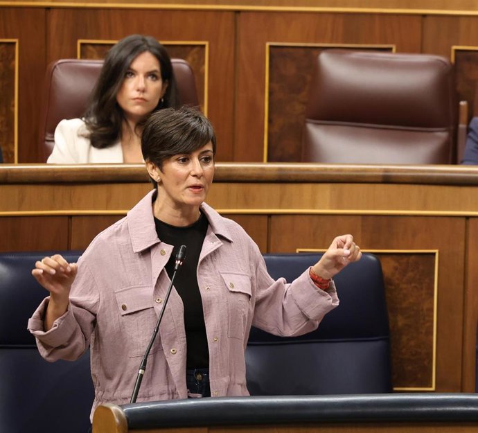La ministra de Vivienda, Isabel Rodríguez, durante una sesión de control al Gobierno, en el Congreso de los Diputados, a 30 de septiembre de 2026, en Madrid (España).