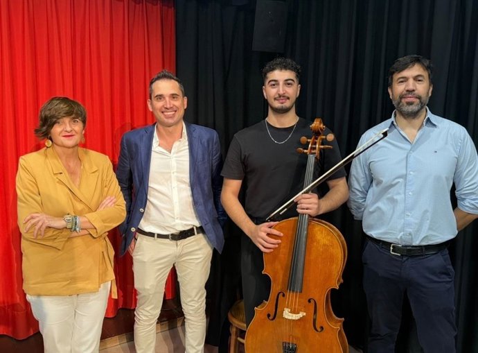 Rueda de prensa para anunciar la concesión de la Beca de Excelencia Musical de la Fundación Orquesta Camerata de Castilla-La Mancha al joven violonchelista iraní Amirreza Sadeghi Morcheh Khorti.