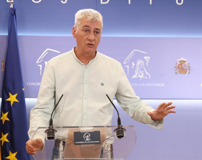 El portavoz adjunto de EH Bildu en el Congreso, Oskar Matute, durante una rueda de prensa en el Congreso de los Diputados, a 24 de septiembre de 2026, en Madrid 