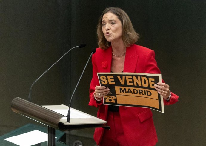 La portavoz del PSOE en el Ayuntamiento, Reyes Maroto, durante una sesión ordinaria del pleno municipal, en el Palacio de Cibeles, a 29 de septiembre de 2026, en Madrid (España). El desahucio de la octogenaria Maricarmen Abascal de la vivienda en la que l