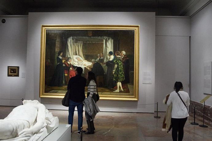Archivo - Varias personas durante una visita al Museo del Prado de noche, a 2 de marzo de 2024, en Madrid (España). El Museo del Prado, con la colaboración de la Comunidad de Madrid y Samsung, vuelve a abrir de manera gratuita el primer sábado de cada mes