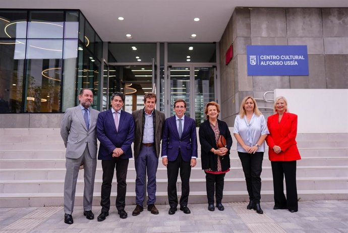 Valdebebas estrena su centro cultural Alfonso Ussía, un "espacio de resistencia" donde "bajar" a hacer barrio