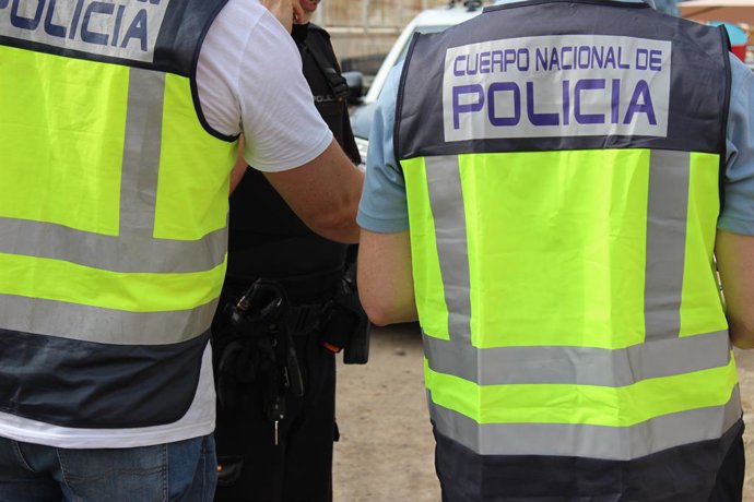 Agents de Policia durant l'operació