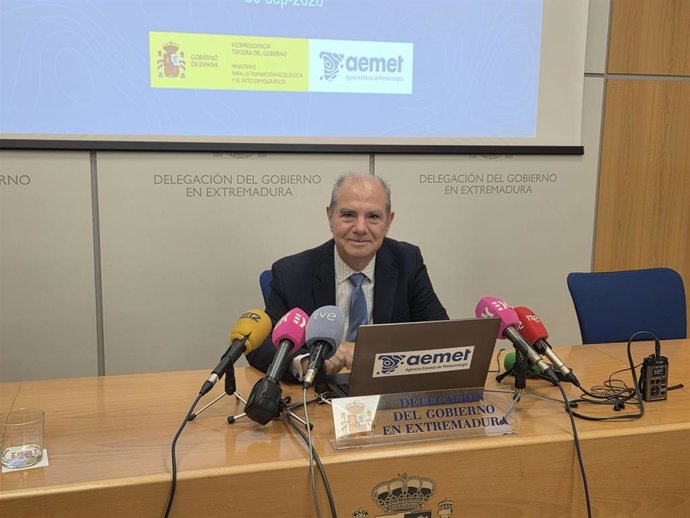 El delegado territorial de la Aemet en Extremadura, Marcelino Núñez, presenta el balance climático del verano y las previsiones para el otoño