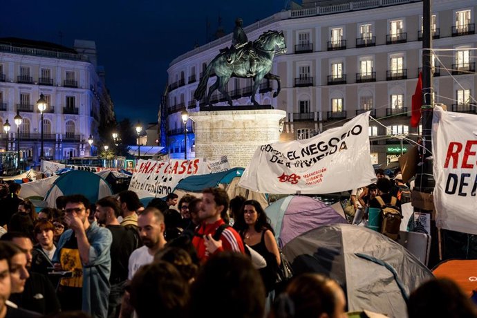 Decenas de personas durante la asamblea informativa, a 29 de septiembre de 2026, en Madrid (España). 