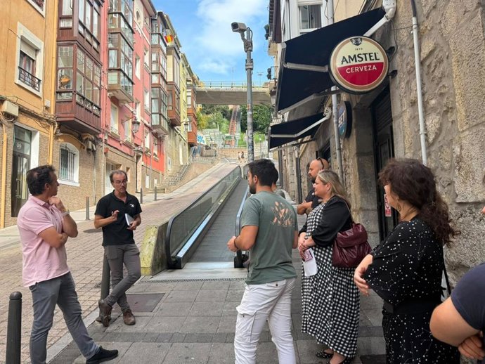 Imagen de la reunión celebrada con vecinos del Rio de la Pila