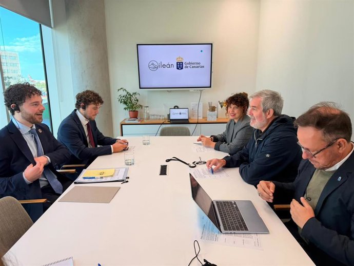 El presidente de Canarias, Fernando Clavijo, durante una reunión este miércoles en Dublín
