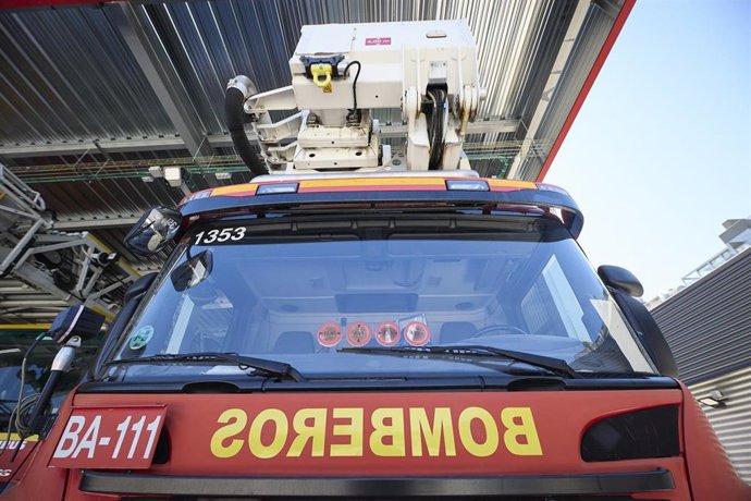 Archivo - Un camión de bomberos en el parque 9º provisional de bomberos, a 19 de agosto de 2023, en Madrid (España)