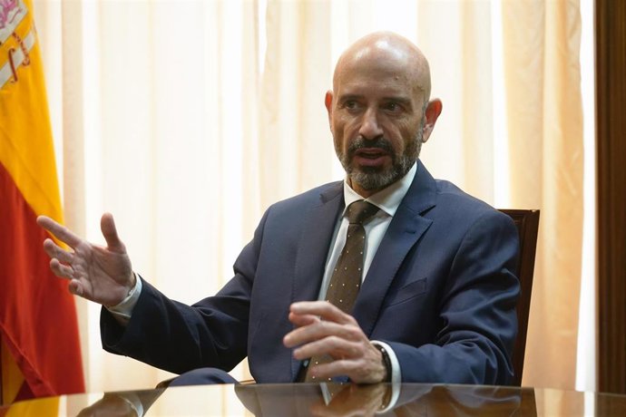 Archivo - El Subdelegado del Gobierno de Málaga, Francisco Javier Salas Ruiz, posa durante la entrevista realizada a Europa Press, a 27 de febrero de 2024 en Málaga (Andalucía, España).