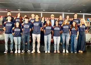 Foto de familia tras la presentación de los 15 nuevos deportistas de la alianza COE-UCAM