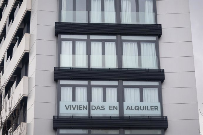 Archivo - Arxiu- Anunci de vivendes en lloguer (imatge d'arxiu)