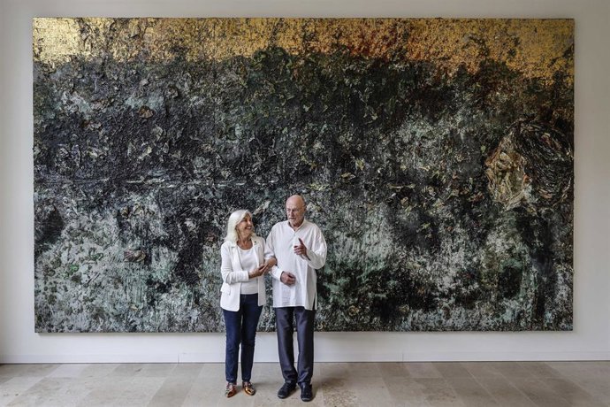 El artista alemán Anselm Kiefer y la coleccionista y mecenas Hortensia Herrero en en el CAHH de València.