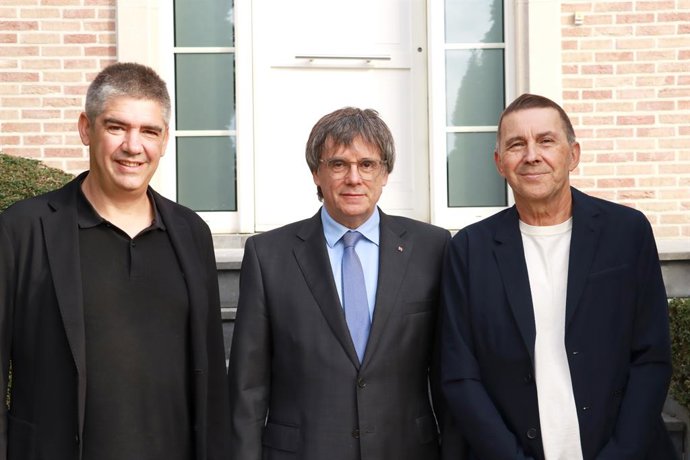 El secretari general d'EH Bildu, Arnaldo Otegi, i l'expresident de Catalunya i líder de Junts, Carles Puigdemont, a Waterloo